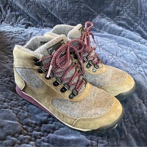 Women's Danner Jag Smoke Gray Purple Low Hiking Boots, Size 6 Lace Up